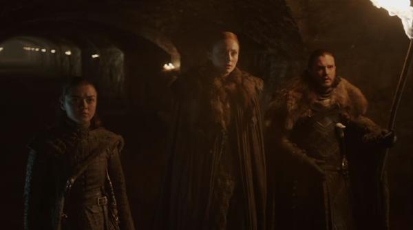 pahar de cafea uitat in cadru  la game of thrones  emilia clarke a dezvaluit al cui era