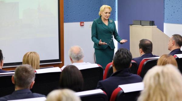 viorica dancila  din nou la catedra  le am vorbit cu emotie studentilor