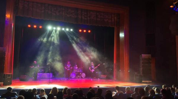 cele mai indragite piese ale trupei compact emotie melancolie si amintiri