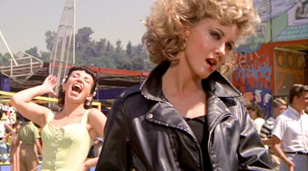 celebra geaca din piele neagra purtata de olivia newton john in filmul grease vanduta cu 243 200 de dolari