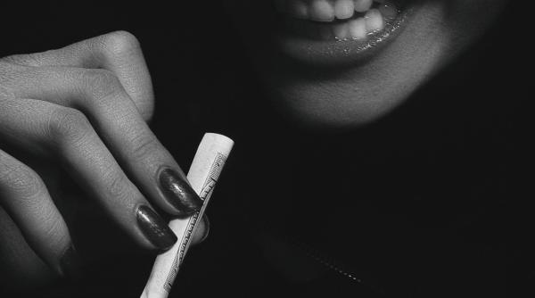 romania are sute de mii de consumatori de droguri showbiz ul tinta dealerilor