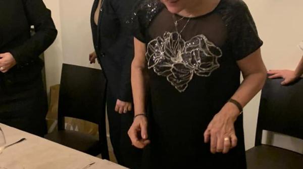 maria grapini gluma pe facebook de ziua sa de nastere cum e decorat tortul