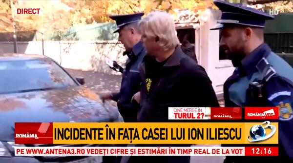 incidente in fata locuintei lui ion iliescu in ziua votului protestatarul ceausescu saltat de politie