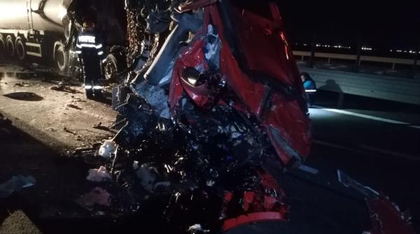 cisterna incarcata cu bitum fierbinte  sparta pe autostrada a1  trafic deviat
