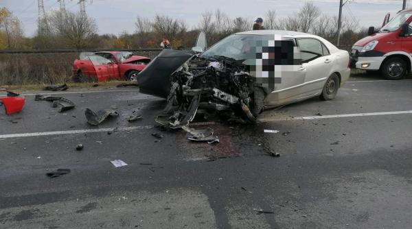 accident grav la iesirea din arad  doua persoane incarcerate  din care una resuscitata