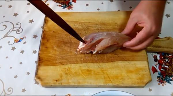 cum se taie pieptul de pui pentru snitele sau gratar