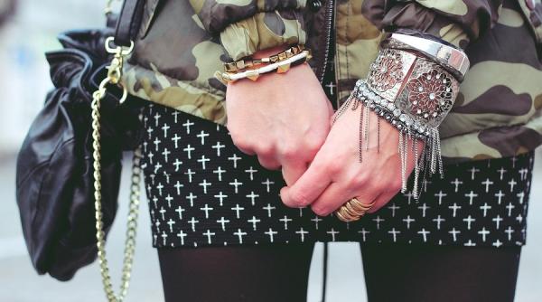 fotografierea sub fustele femeilor devine infractiune