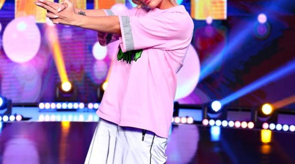 delia insarcinata vacanta de 30 de mii de euro pentru a si ascunde burta