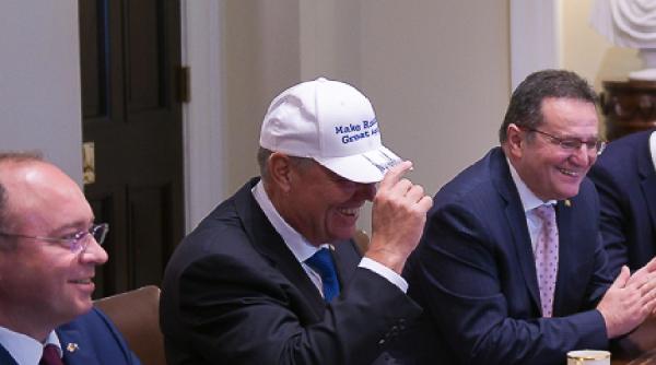 paralela cu iohannis in sua dancila s a intors cu sapca