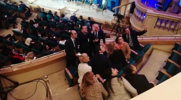 culise din sala la dezbaterea lui iohannis