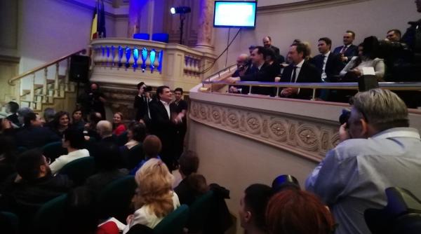 radu tudor i a dat microfonul tanarului orban sa i adresati o intrebare incomoda d lui presedinte