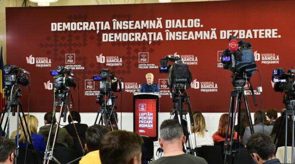 cine m a surprins ca a venit la conferinta sustinuta de dancila in ziua dezbaterii lui iohannis uite ca m a primit lasule