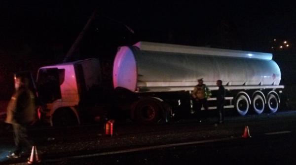 cisterna incarcata cu motorina sparta pe dn 1b la mizil