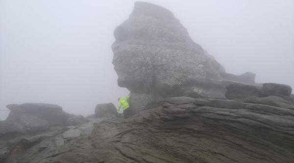 salvamontistii avertisment de vreme rea pentru muntii bucegi turistii avertizati