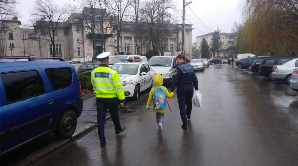 fetita ratacita prin oras politia recomandare pentru parintii care si lasa copiii singuri