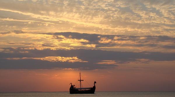 nava posibil vikinga descoperita intr un sit funerar din norvegia