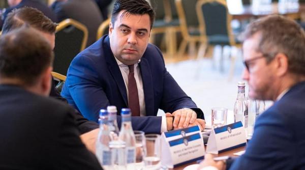 razvan cuc  atac la ludovic orban pe tema metroului drumul taberei  nu mai faceti circ  aparati romanii