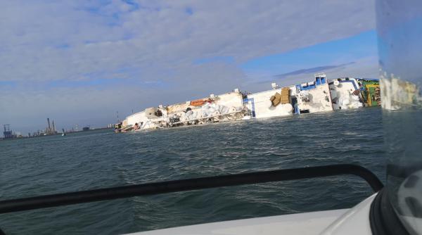 a inceput operatiunea de salvare a oilor de la bordul navei scufundate in portul midia