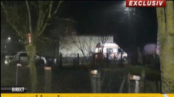 barbat filmat in timp ce este impuscat de un politist dupa ce l a atacat