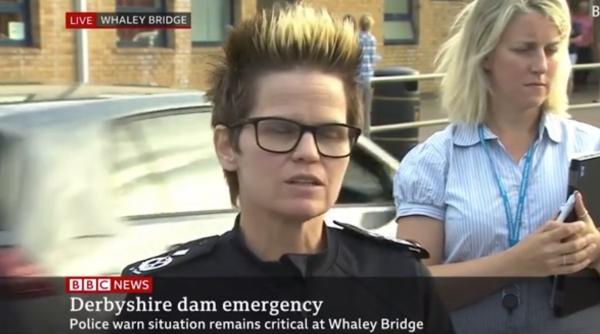 politista umilita pe retelele de socializare din cauza coafurii