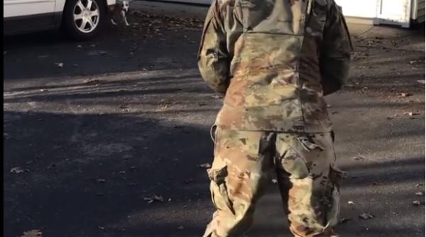 s au revazut dupa cinci ani ce reactie a avut un catel la vederea unui militar american