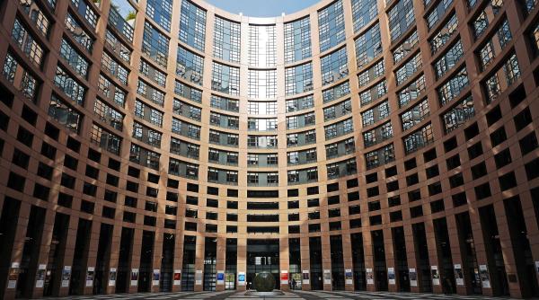 parlamentul european a declarat urgenta climatica cu peste 400 de voturi pentru