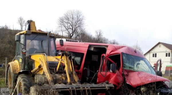 microbuz implicat intr un accident grav in judetul cluj