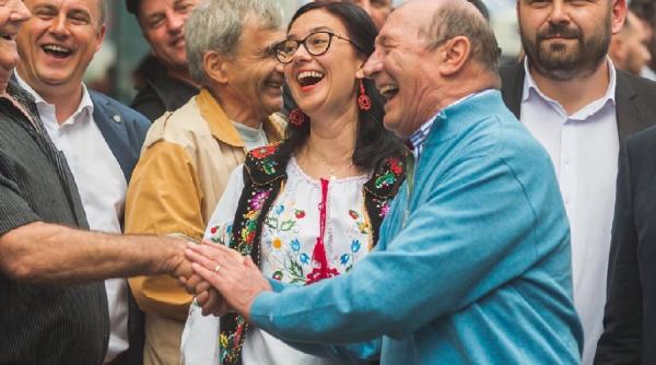 basescu criza de ras despre iohannis in direct la romania tv