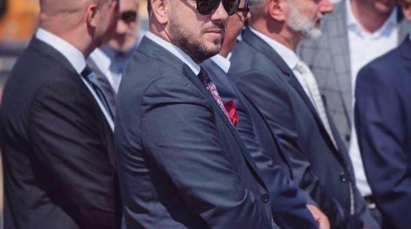 alin ignat vocea romaniei din pnl cum ajungi in guvern doar mimand talentul laude pentru sefa suprema foto video