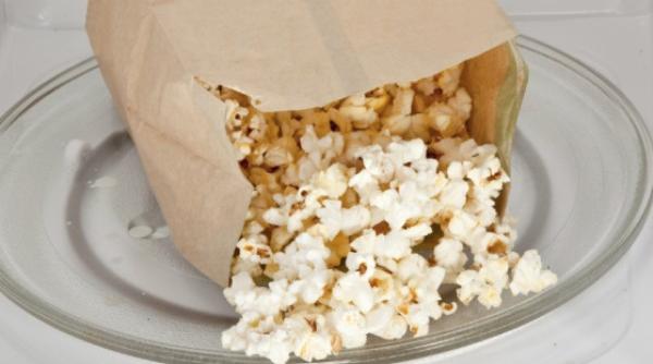 otrava din ambalajul de popcorn cum ne afecteaza substantele toxice