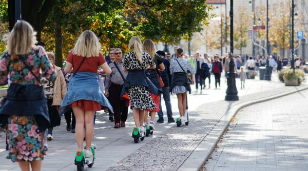 waze aplicatie pentru pietoni trotinete electrice si biciclete levine despre planurile waze