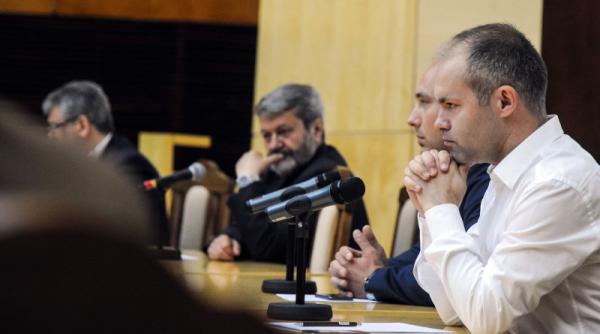 funeriu il dinamiteaza pe ciolos ineptii de te doare mintea