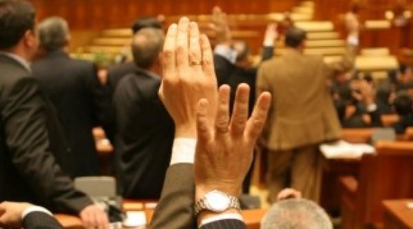 iohannis vrea masuri pentru reducerea deficitului ce spune despre inghetarea propriei indemnizatii