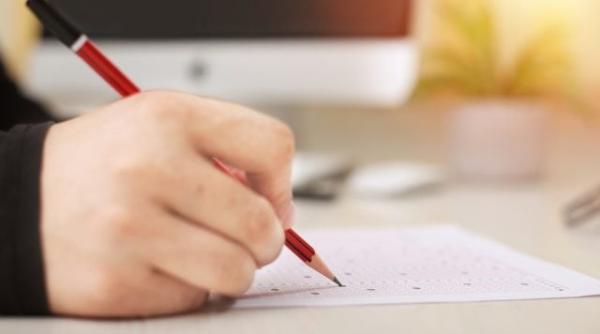 la 9 ani a sustinut cu succes un examen de nivel universitar