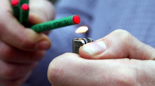 s a jucat cu petardele in pauzele de la scoala si s a ales cu dosar penal