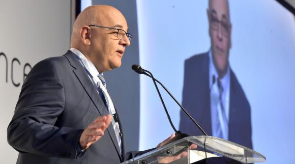 raed arafat miscarea zilei radu tudor asta in timp ce politrucii odihniti incearca sa l impiedice