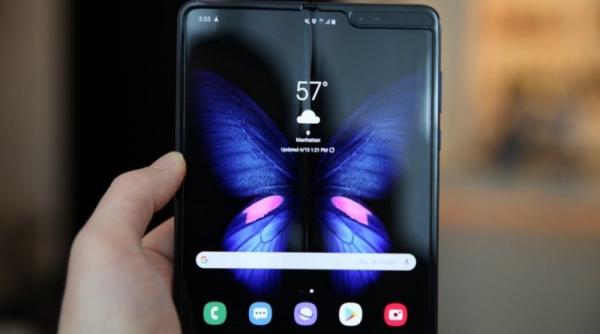 galaxy fold cate telefoane pliabile a vandut samsung
