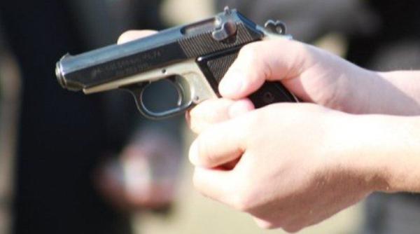 amenintari cu pistolul intr un autobuz din galati