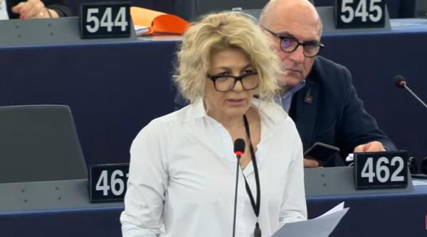 carmen avram in plenul pe astazi dictatura e mult mai subtila manipuleaza chiar si minti luminate