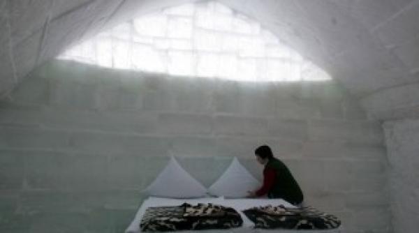 hotel de gheata balea lac caldura amana constructia hotelului