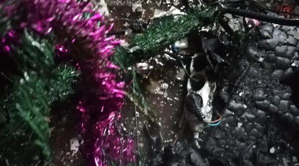 incendiu puternic intr un bloc din dambovita 25 de persoane evacuate