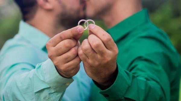 razvan botezatu cerut in casatorie suntem doi barbati maturi si ne intelegem perfect