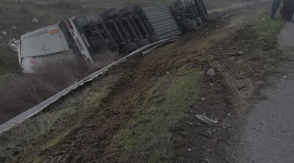 tir cu bere  rasturnat in mehedinti  trafic ingreunat pe dn 1