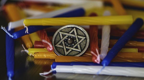 cioroianu hurezeanu si borza aprins luminile de hanuka