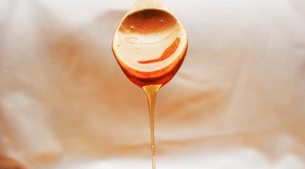 de ce sa amesteci mierea cu bicarbonatul de sodiu trucul pe care nu ti l a spus nimeni