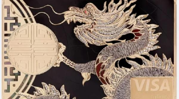 card de credit incrustat cu pietre pretioase