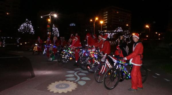 mos craciun pe bicicleta ciclomosii traditia de la galati