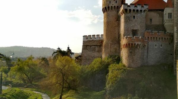 vizitatori castelul corvinilor hunedoara ce record s a atins