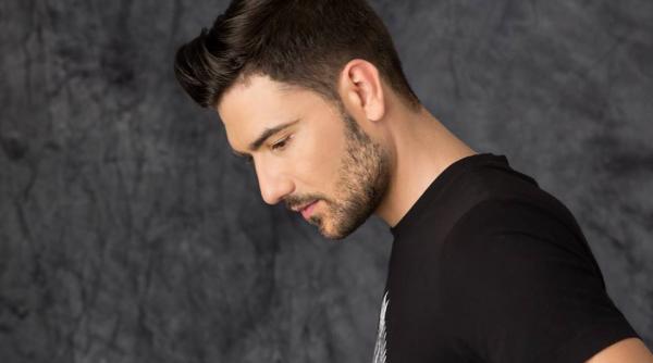 asa arata fiul unui cunoscut artist a aparut intr o reclama alaturi de tatal sau