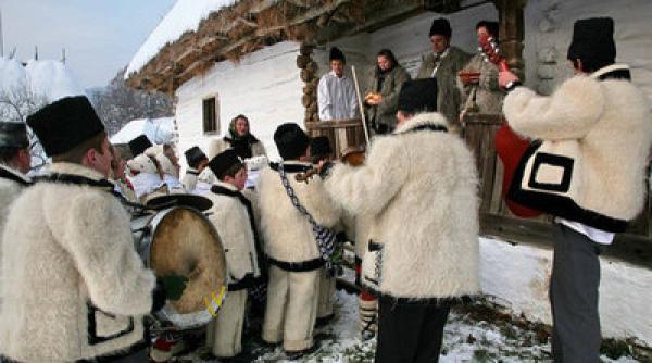 traditii de craciun in dobrogea coarne de berbec masti infioratoare si talangi pentru alungarea spiritelor rele